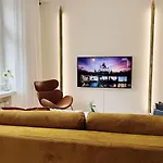 Luxury 3-Bedroom Suite On Most Beautiful Street Of Helsinki