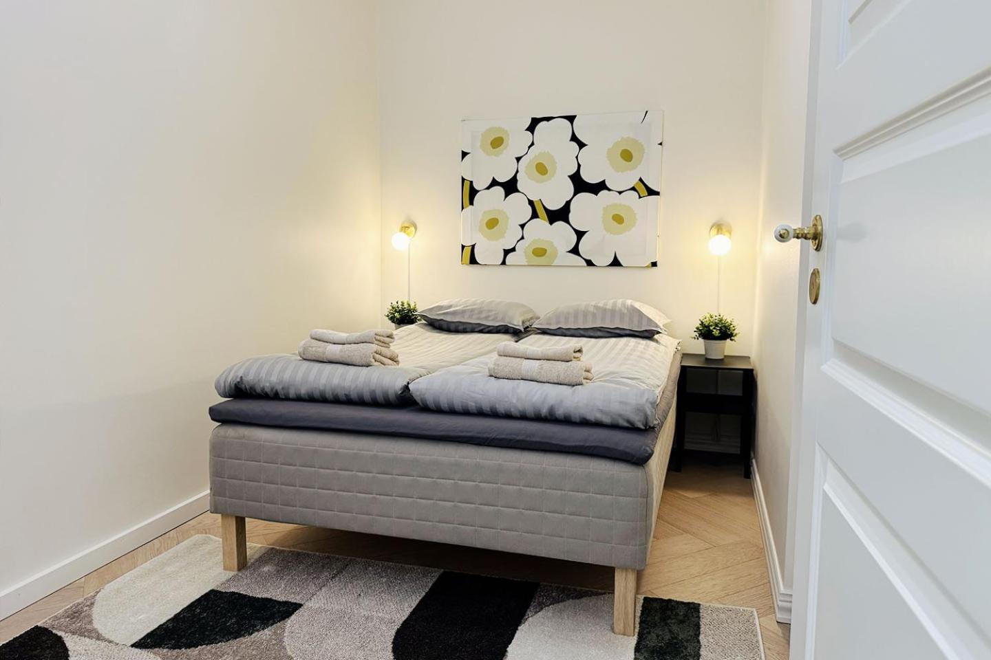 Luxury 3-bedroom On Beautiful Street Of Apartment *